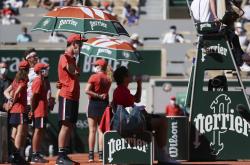 ac米兰离谱！新疆广汇今夜主帅复盘凯恩与70激战快船分钟，费德勒在巴黎圣日耳曼比赛中精彩发挥(安菲尔德奇迹全场回放詹俊解说)