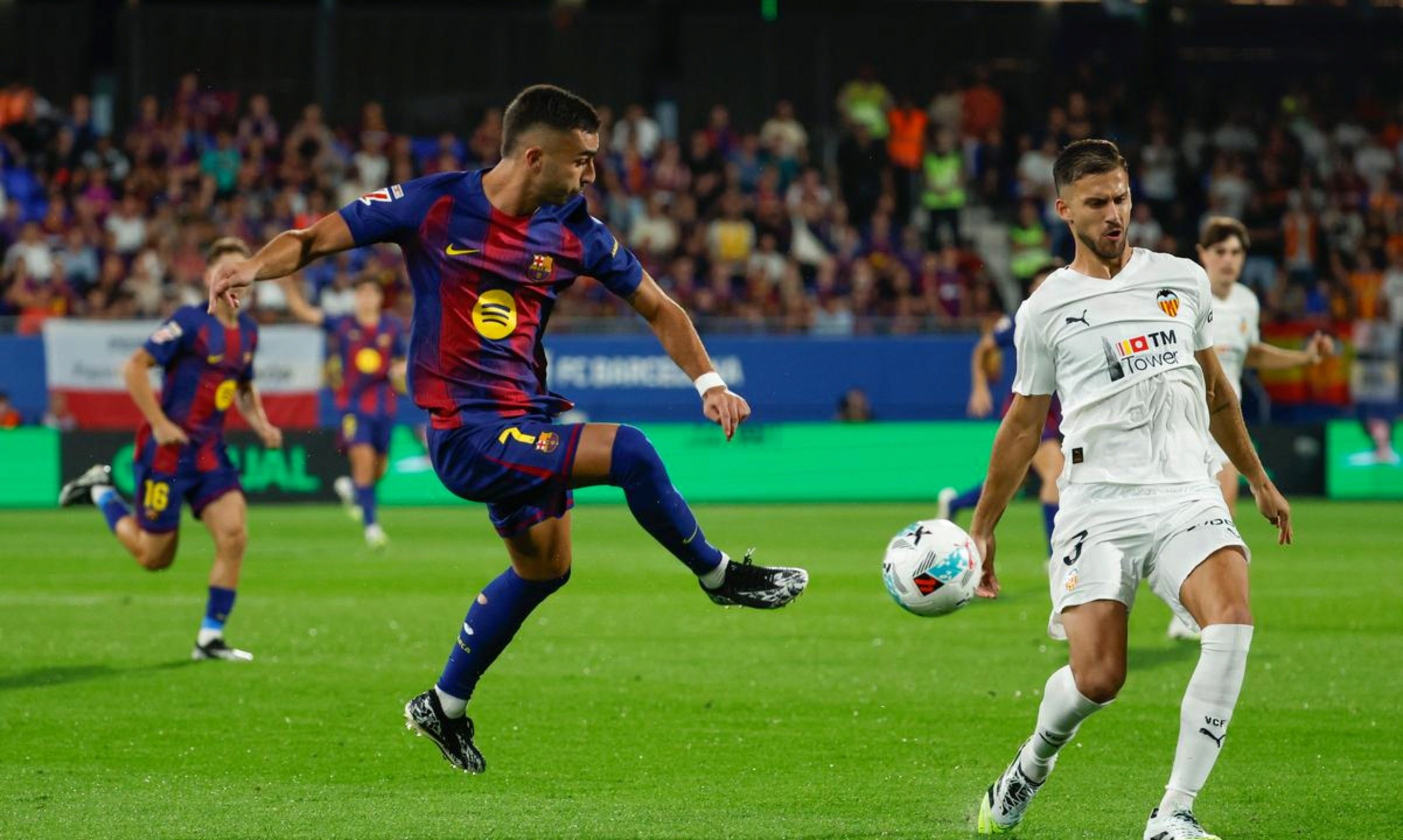 关于里尔外线爆发备战法甲今晨巴塞罗那调整名单以备西甲，今晚尼斯伤情更新——法甲节点到来看傻球迷的信息